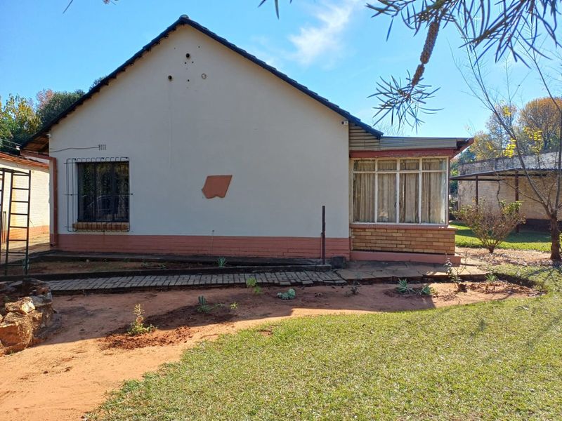 Charming Family Home for Sale in Stilfontein Ext 1 - Photo 5