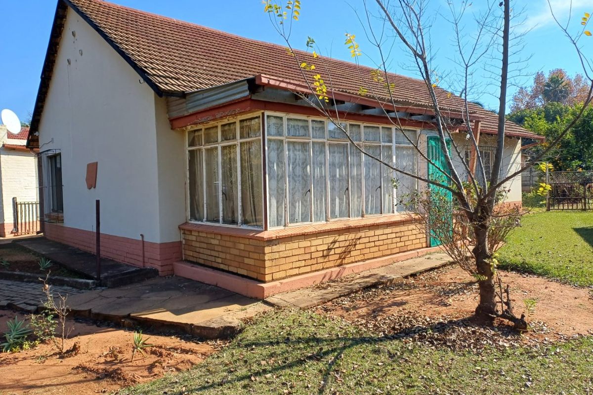 Charming Family Home for Sale in Stilfontein Ext 1 - Photo 4