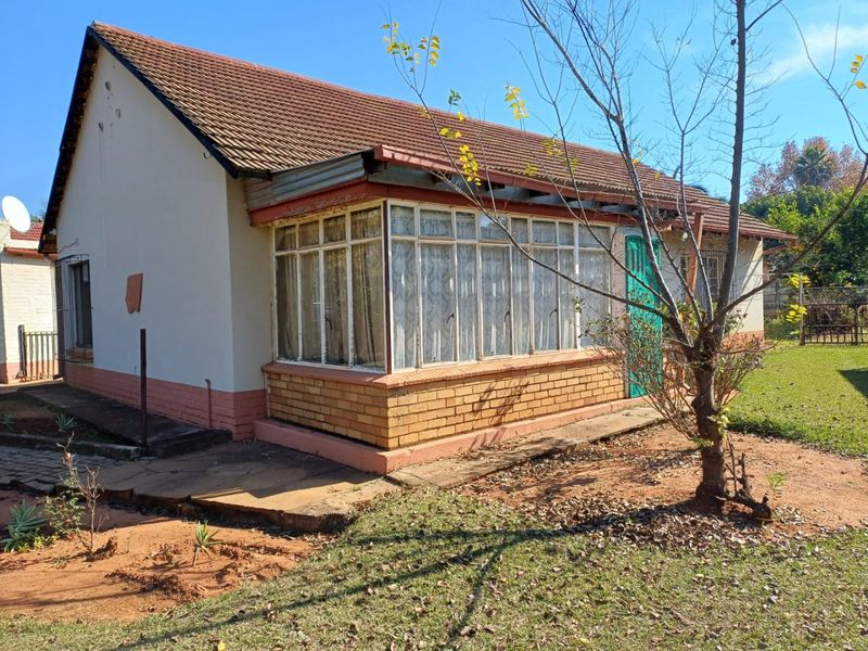 Charming Family Home for Sale in Stilfontein Ext 1 - Photo 4