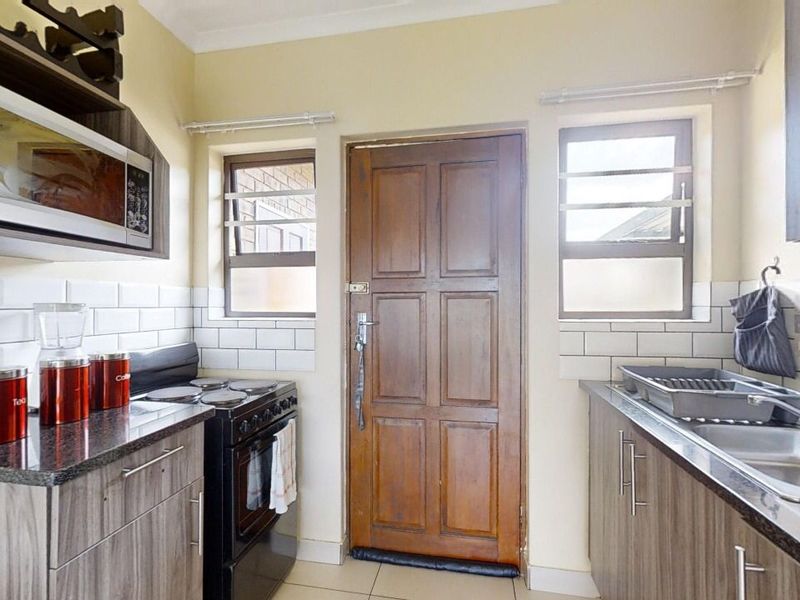 3 bedrooms 2 bathrooms townhouse with huge private garden - Photo 7