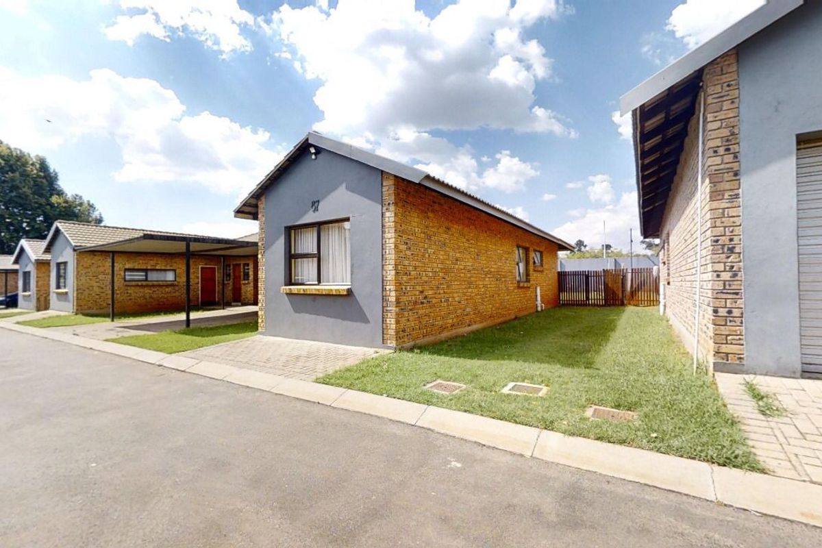 3 bedrooms 2 bathrooms townhouse with huge private garden - Photo 2