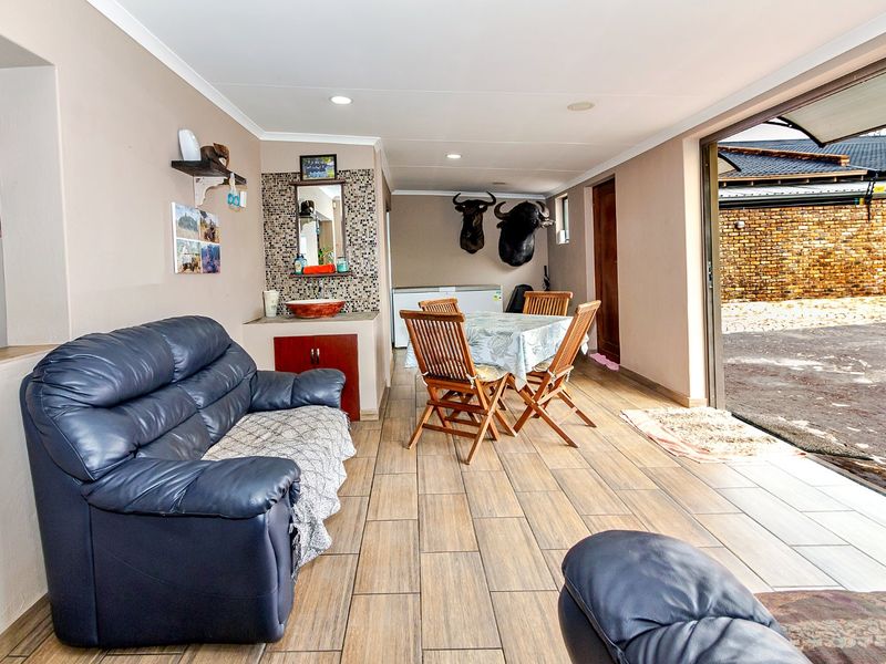 Discover this spacious and secure family home located near top schools - Photo 6