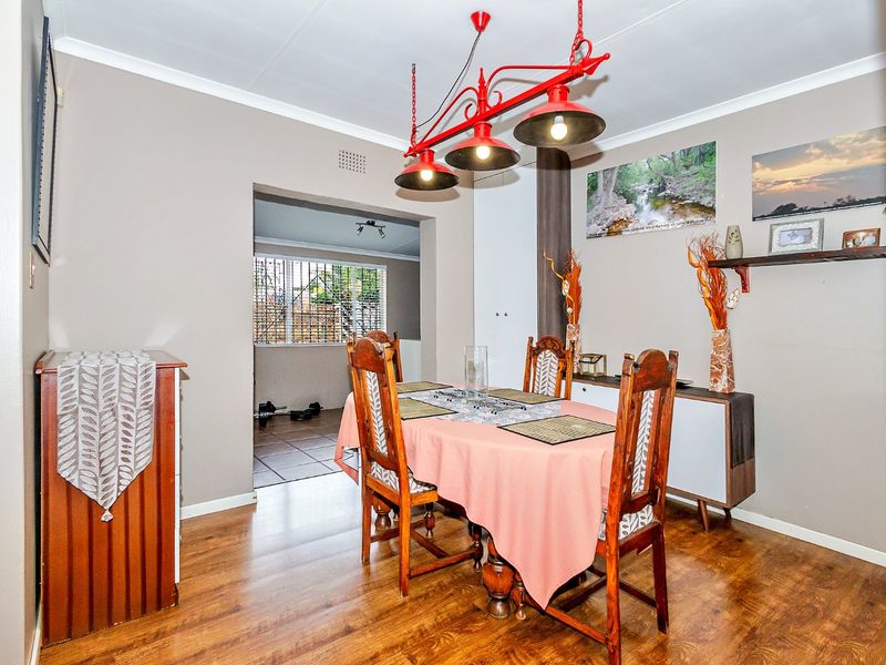 Discover this spacious and secure family home located near top schools - Photo 10