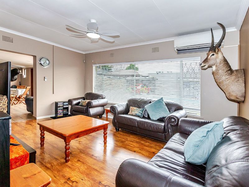 Discover this spacious and secure family home located near top schools - Photo 9