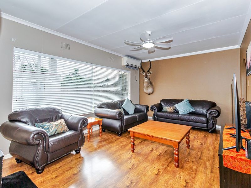 Discover this spacious and secure family home located near top schools - Photo 8