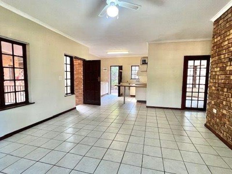 Charming 3-Bedroom Home in Secure Faerie Glen Eco Estate - Photo 7