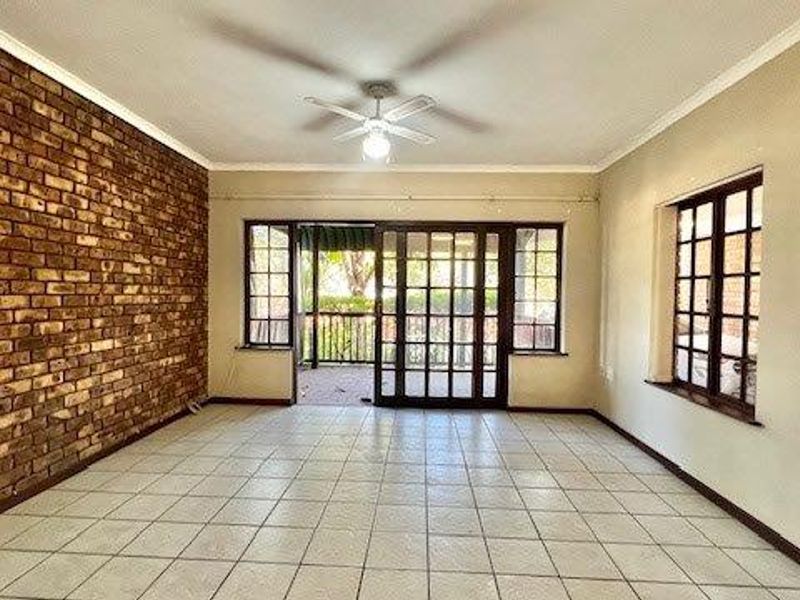 Charming 3-Bedroom Home in Secure Faerie Glen Eco Estate - Photo 6