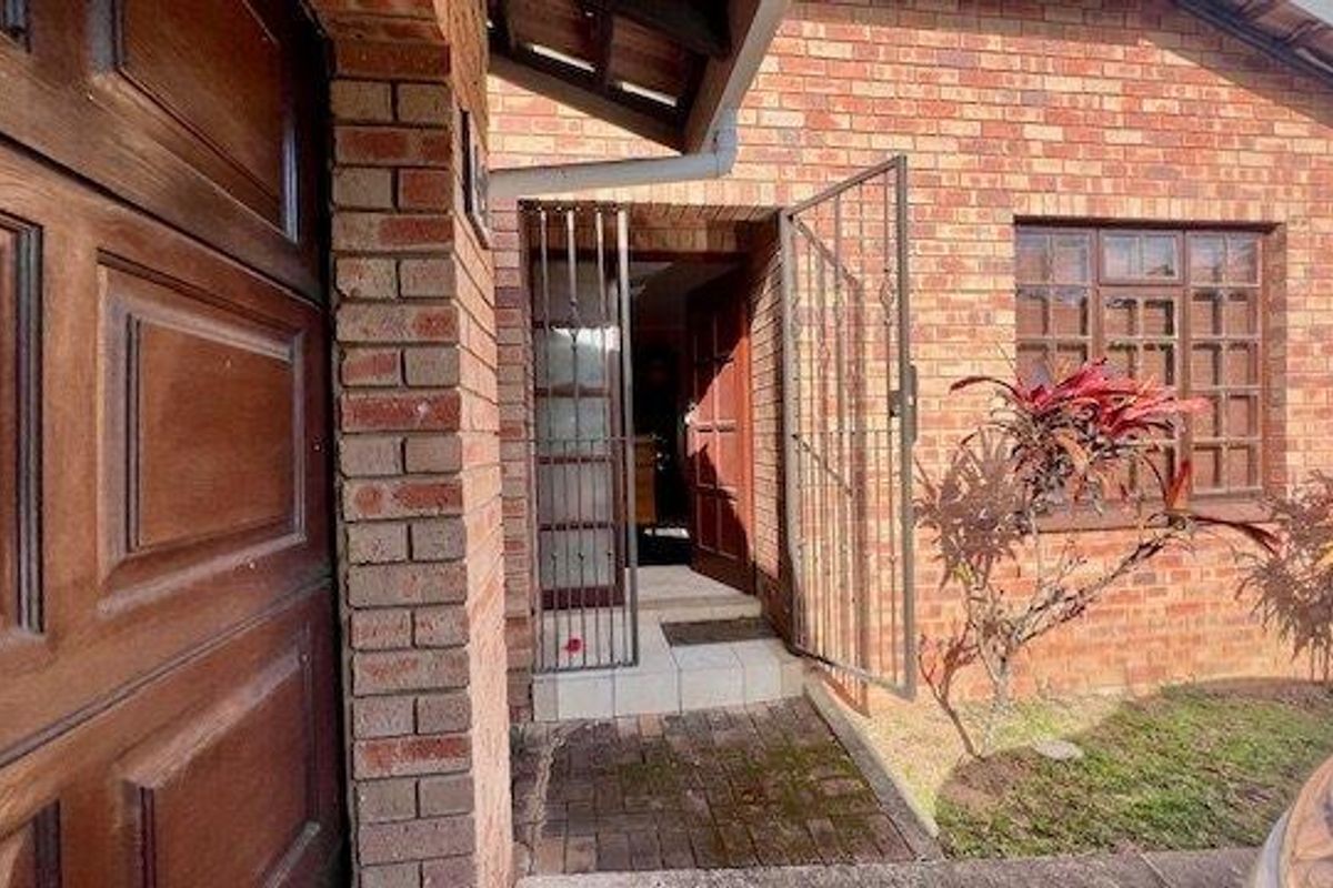 Coastal Comfort – 2-Bedroom Townhouse for Sale in Margate Faerie Glen Estate - Photo 5