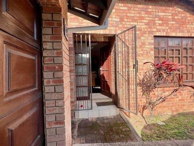 Coastal Comfort – 2-Bedroom Townhouse for Sale in Margate Faerie Glen Estate - Photo 5