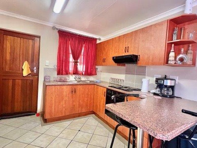 Coastal Comfort – 2-Bedroom Townhouse for Sale in Margate Faerie Glen Estate - Photo 10