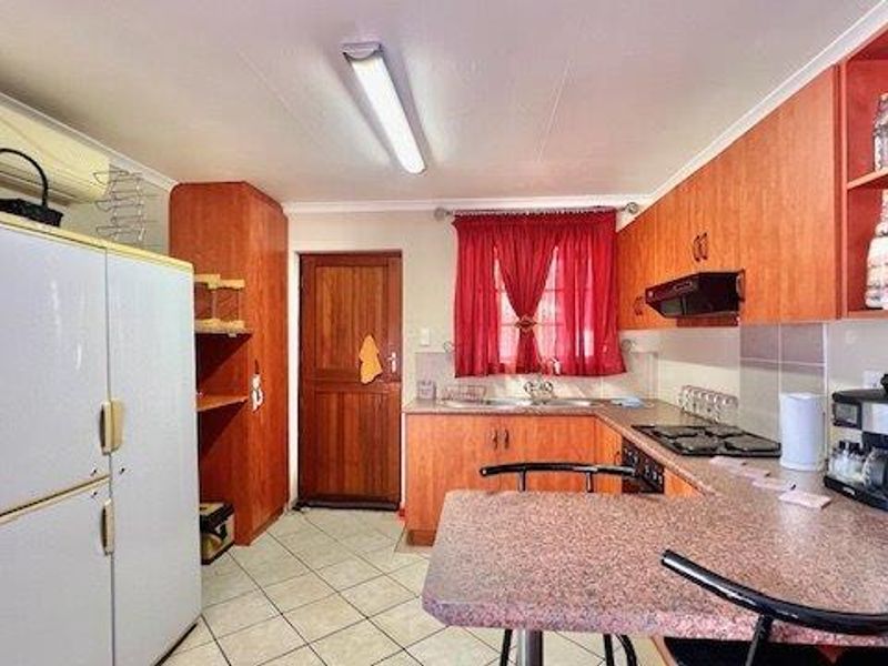 Coastal Comfort – 2-Bedroom Townhouse for Sale in Margate Faerie Glen Estate - Photo 9