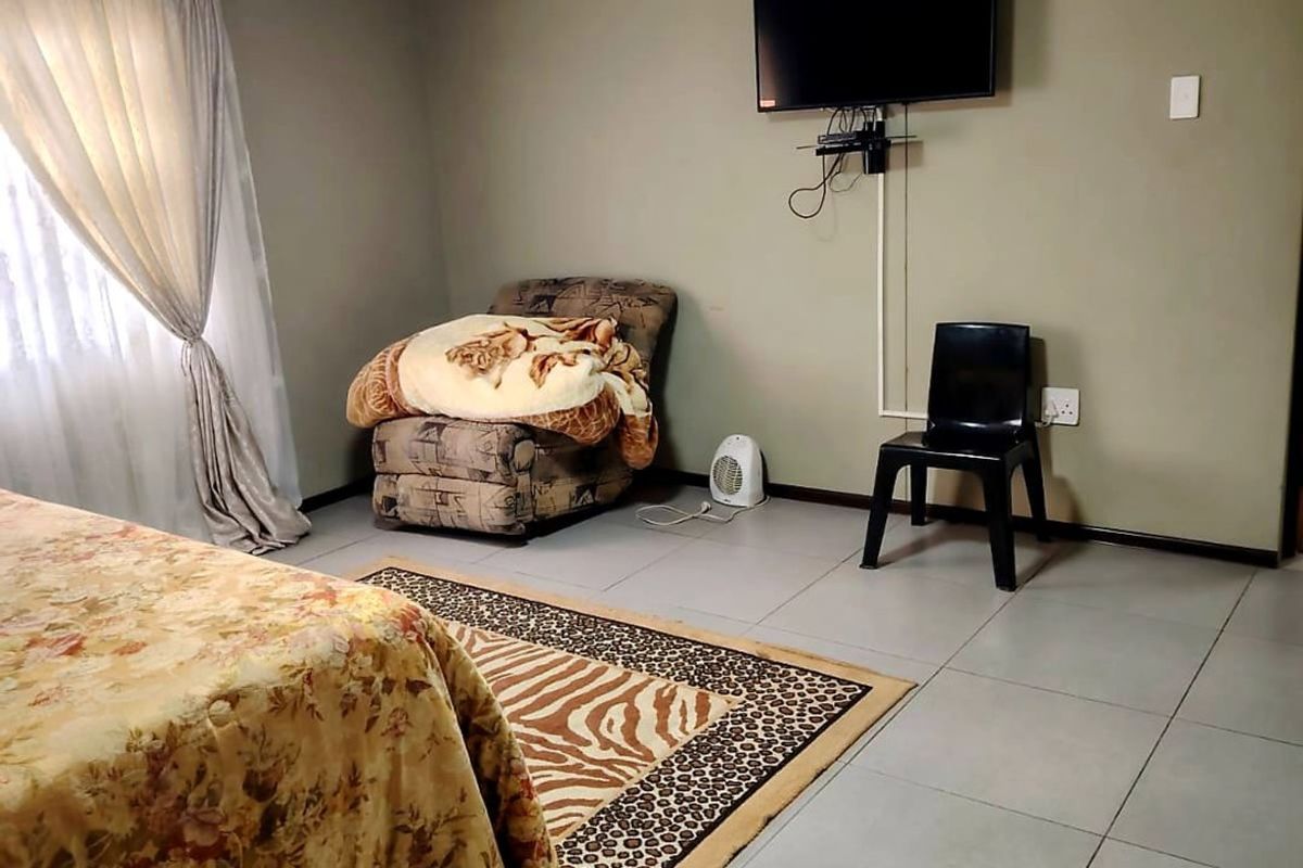 Stunning 11 Bedroom Estate in NU7 Mdantsane for sale. - Photo 4
