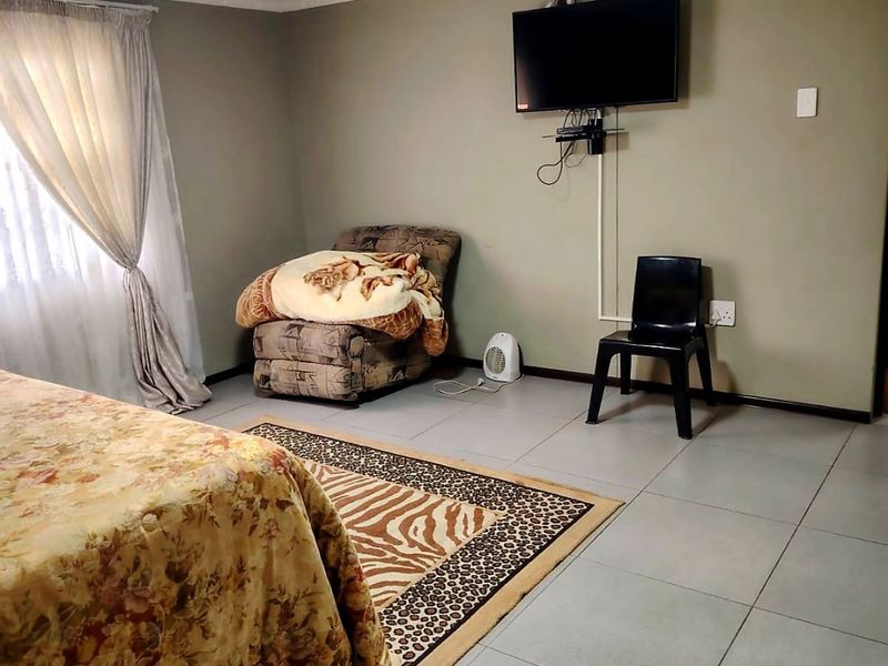 Stunning 11 Bedroom Estate in NU7 Mdantsane for sale. - Photo 4
