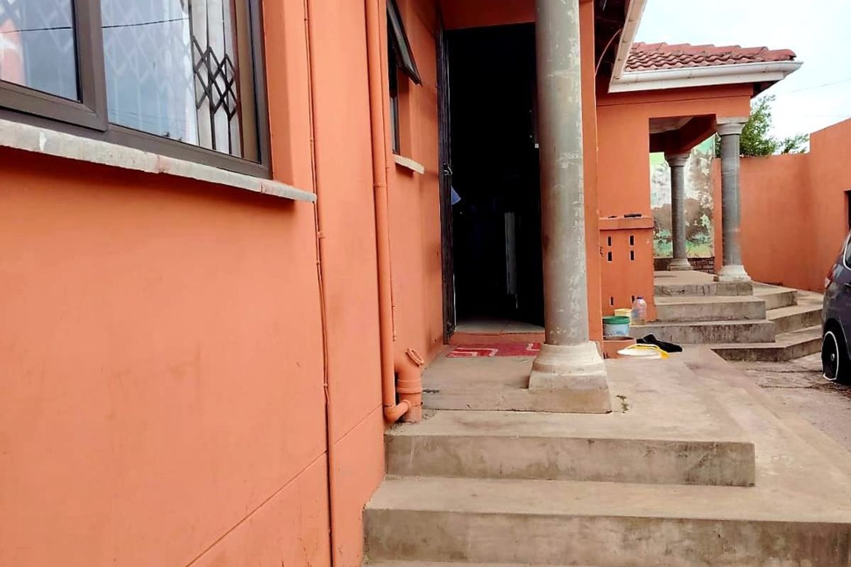 Stunning 11 Bedroom Estate in NU7 Mdantsane for sale. - Photo 5
