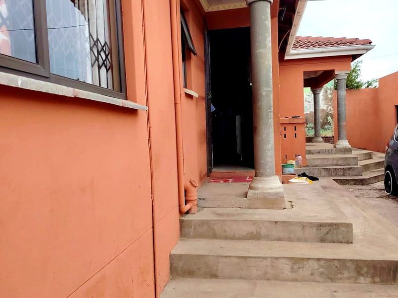 Stunning 11 Bedroom Estate in NU7 Mdantsane for sale. - Photo 5