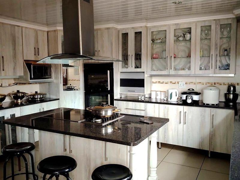 Stunning 11 Bedroom Estate in NU7 Mdantsane for sale. - Photo 3