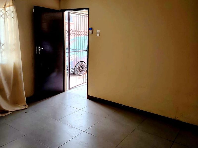 Stunning 11 Bedroom Estate in NU7 Mdantsane for sale. - Photo 9