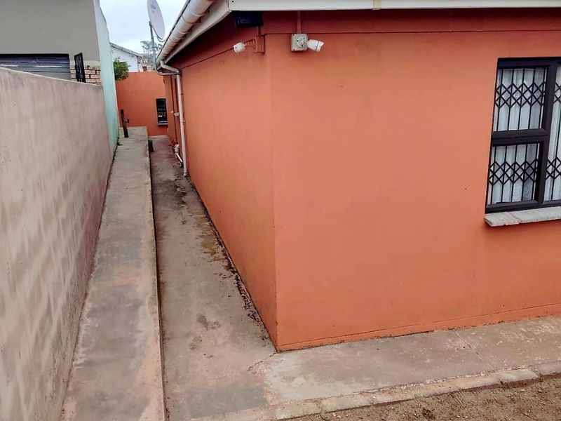 Stunning 11 Bedroom Estate in NU7 Mdantsane for sale. - Photo 10