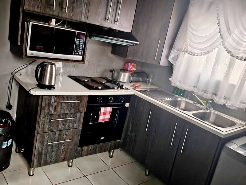 2 Bedroom House for Sale in Mdantsane - Photo 3