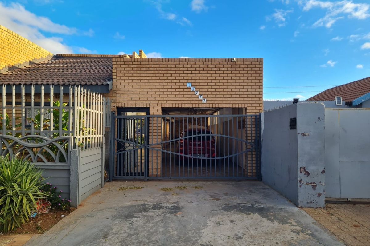 Excellent investment property / Well Sized Home - Photo 3