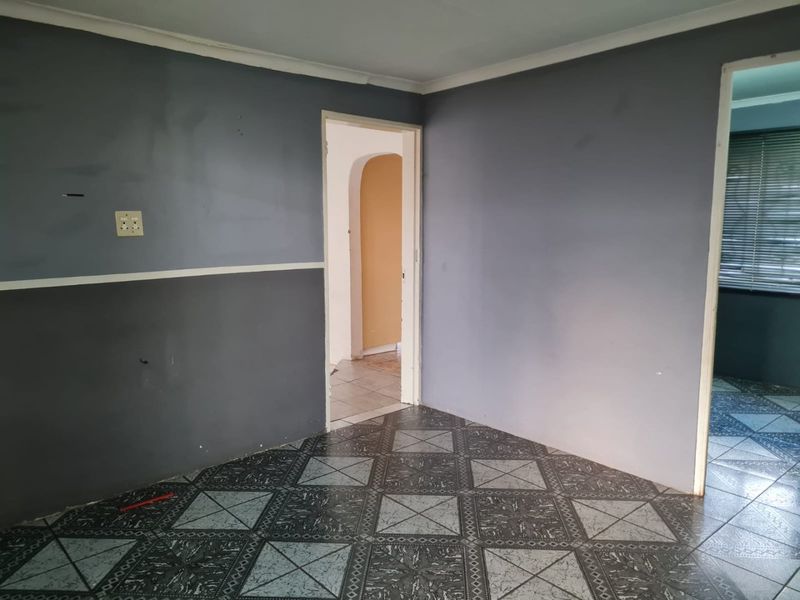 Excellent investment property / Well Sized Home - Photo 9