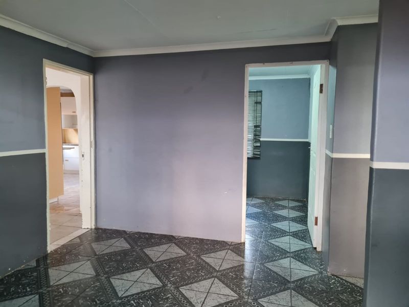 Excellent investment property / Well Sized Home - Photo 8