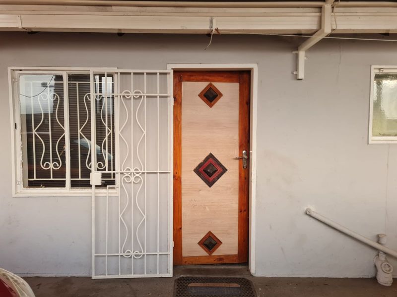 Excellent investment property / Well Sized Home - Photo 6
