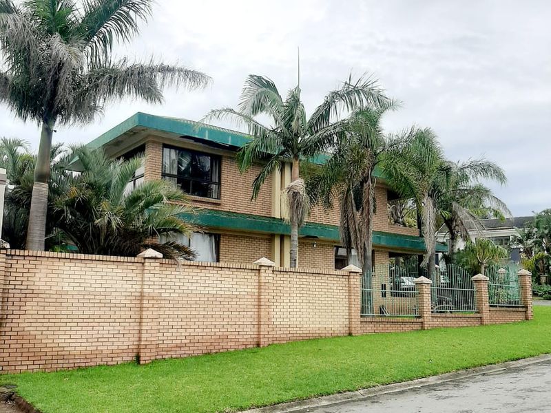 4-Bedroom Family Home with Sea Views in Beacon Bay - Photo 6