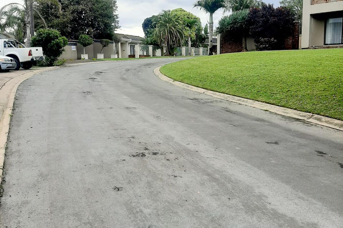 4-Bedroom Family Home with Sea Views in Beacon Bay - Photo 4