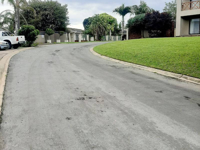 4-Bedroom Family Home with Sea Views in Beacon Bay - Photo 4