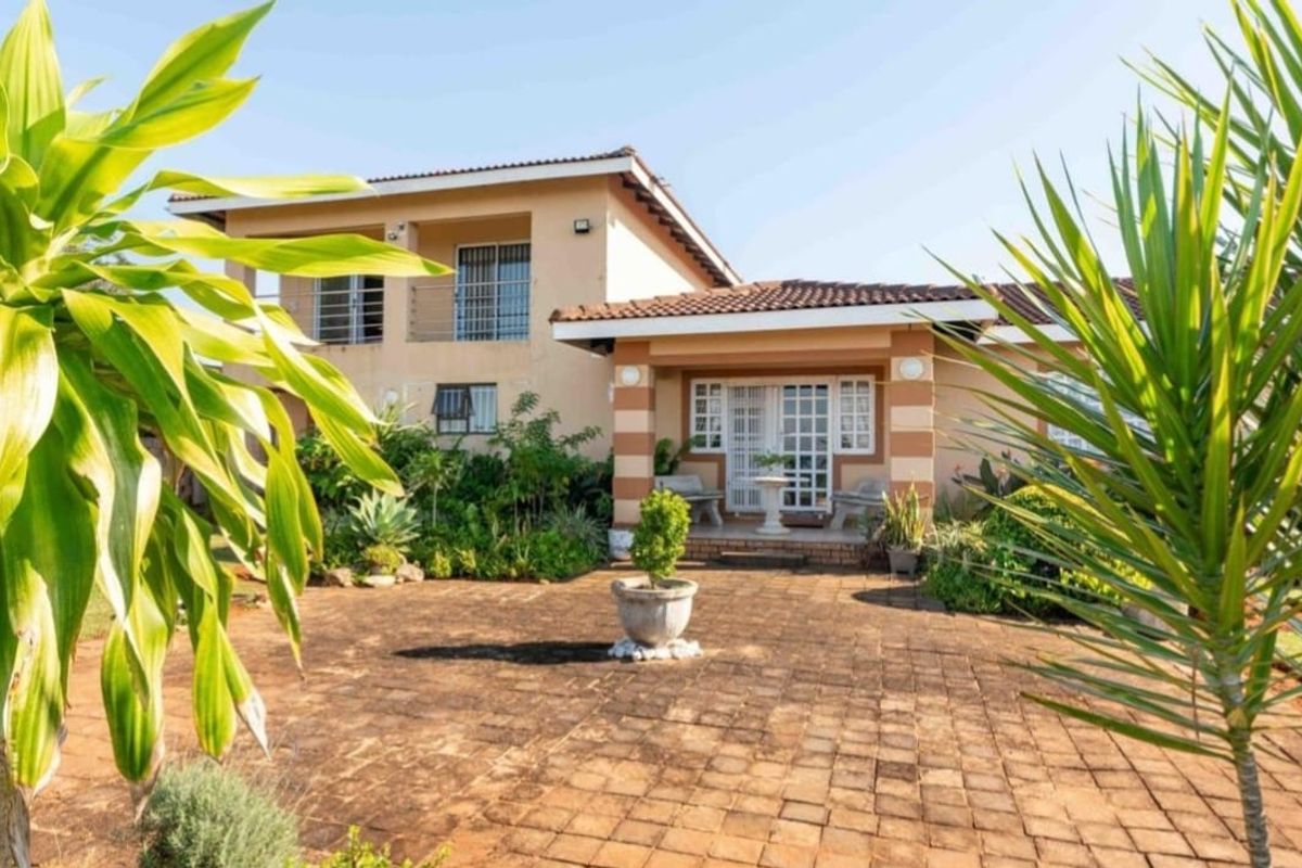 Living On Top Of The World - Photo 2