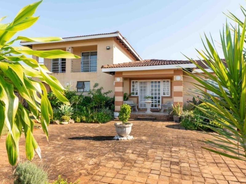 Living On Top Of The World - Photo 2