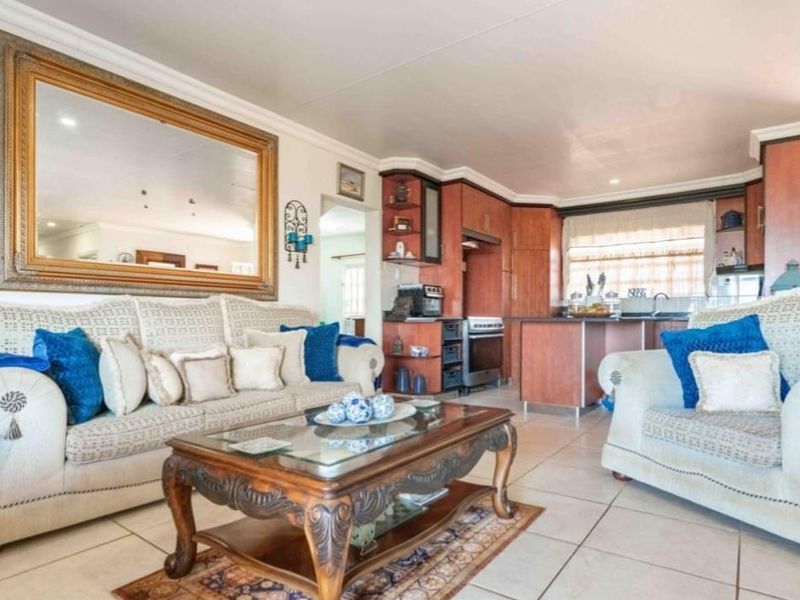 Living On Top Of The World - Photo 10