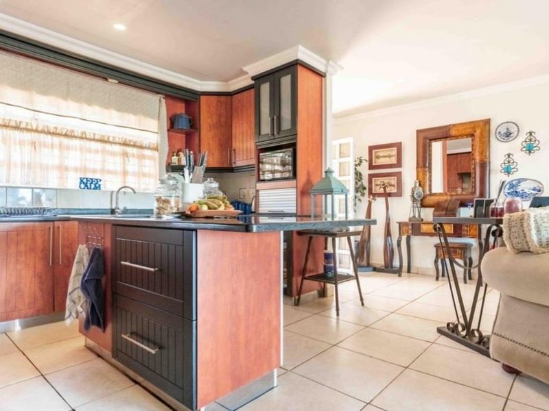 Living On Top Of The World - Photo 9