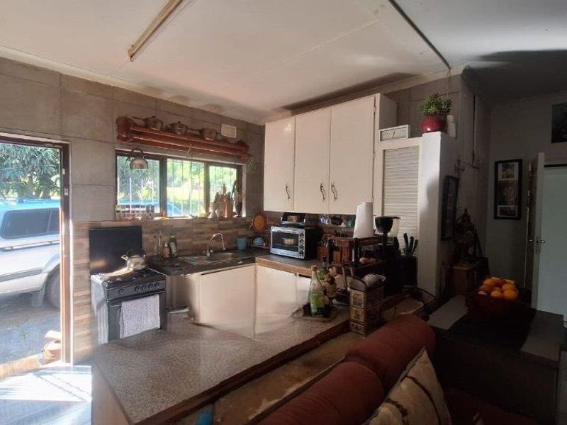 Three Bedroom Home Plus Flatlet - Photo 10