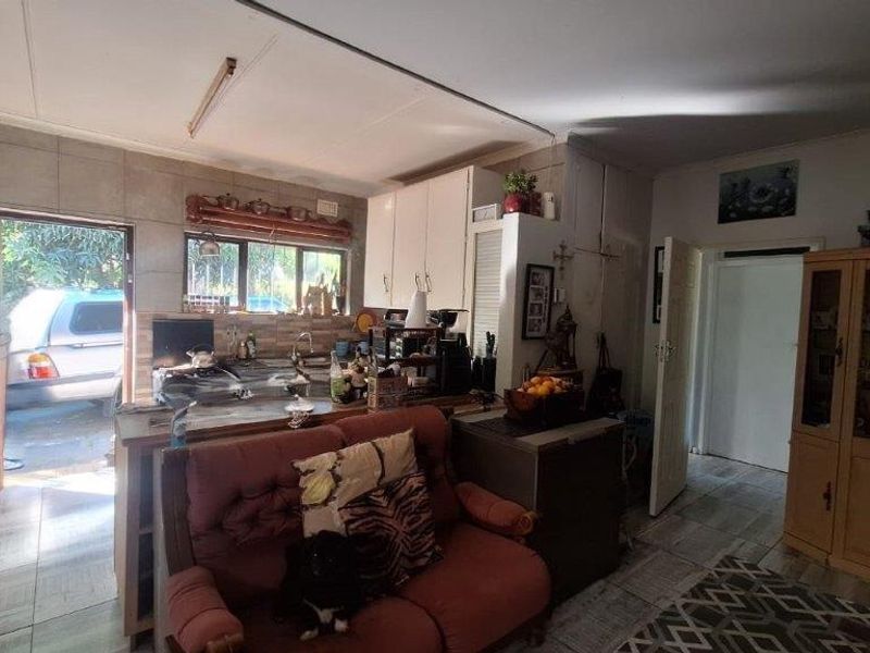 Three Bedroom Home Plus Flatlet - Photo 9