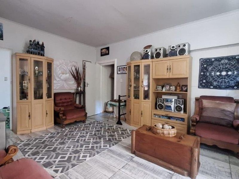 Three Bedroom Home Plus Flatlet - Photo 7