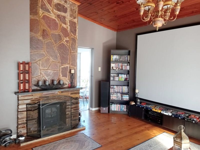 Lovely 4-Bedroom Family Home with Garden Oasis - Photo 10