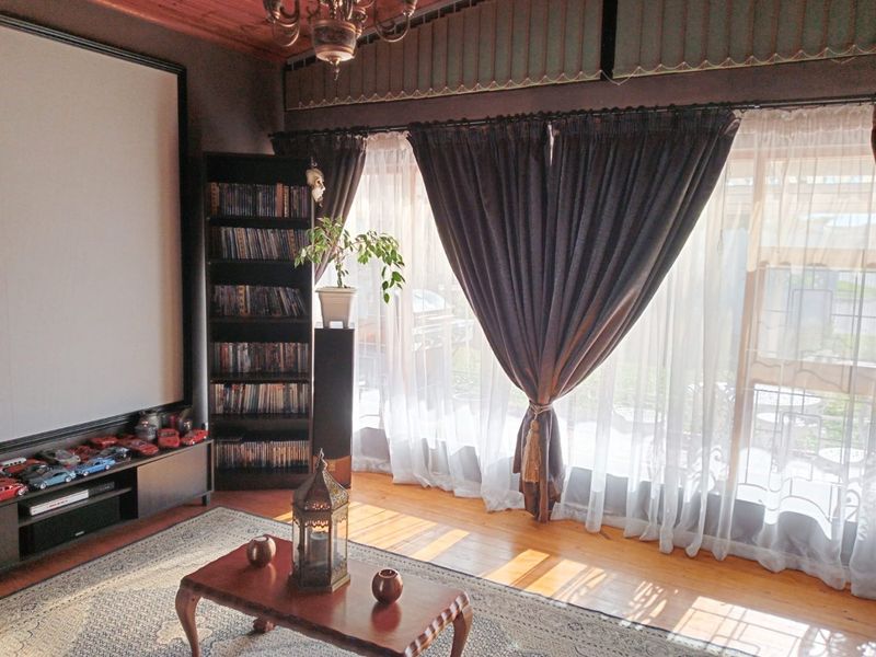 Lovely 4-Bedroom Family Home with Garden Oasis - Photo 6