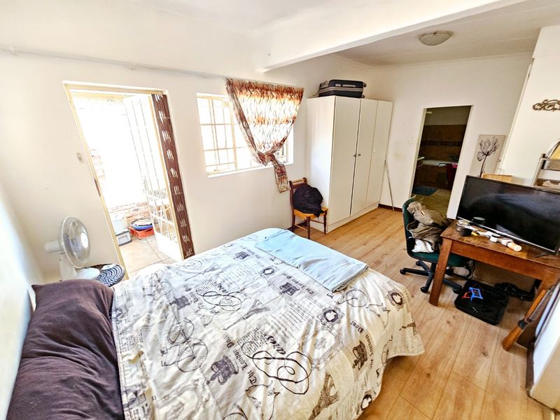 A lovely 2 bedroom 2 bathroom cottage for rent in Lyttelton  - Photo 5