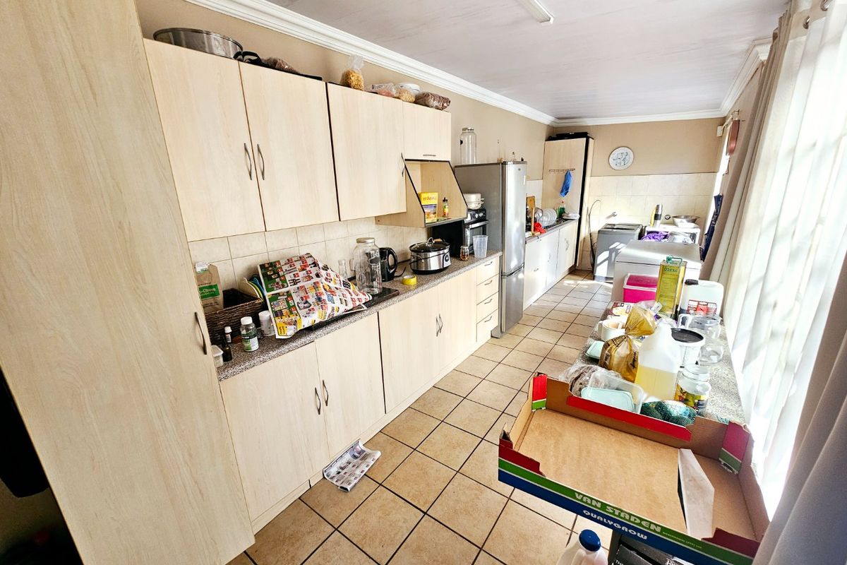 A lovely 2 bedroom 2 bathroom cottage for rent in Lyttelton  - Photo 4