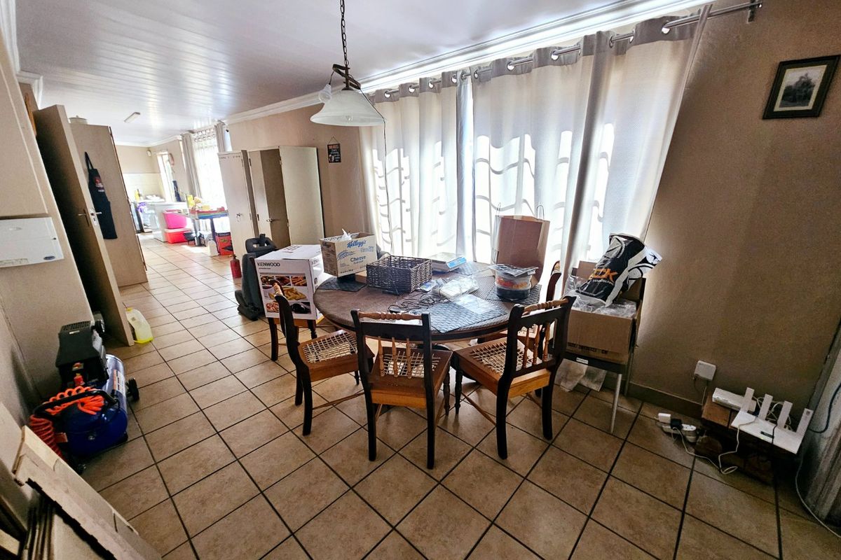 A lovely 2 bedroom 2 bathroom cottage for rent in Lyttelton  - Photo 3