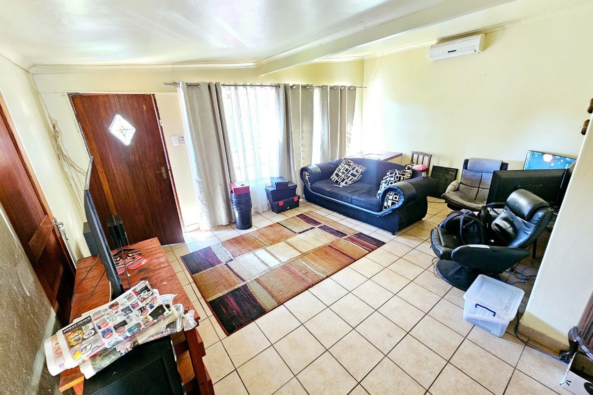 A lovely 2 bedroom 2 bathroom cottage for rent in Lyttelton  - Photo 2