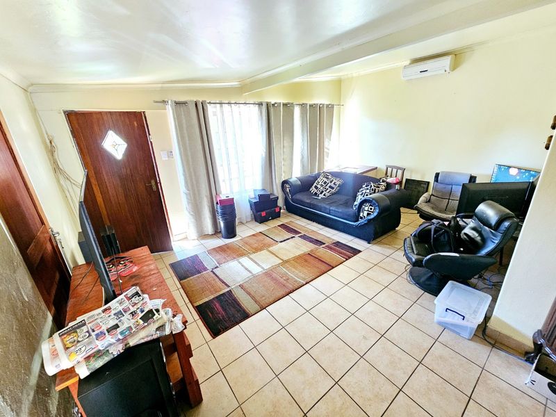 A lovely 2 bedroom 2 bathroom cottage for rent in Lyttelton  - Photo 2