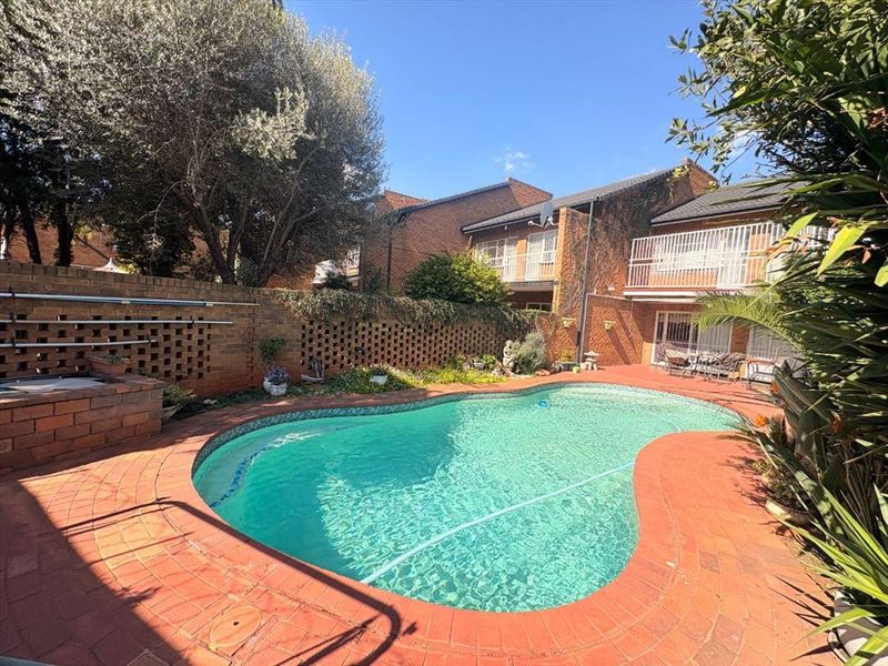 Charming Family Home with Pool and Modern Comforts - Photo 3