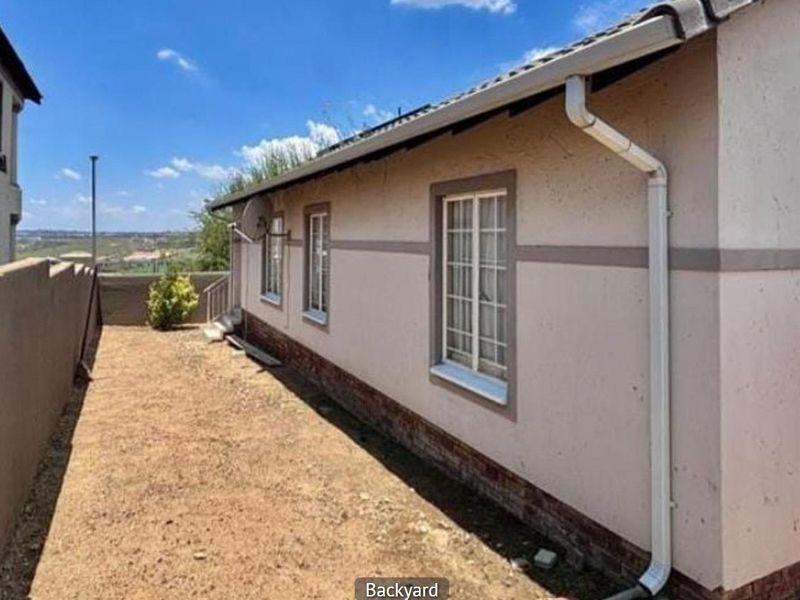 3 Bedroom House for Sale in Blue Hills - Photo 9