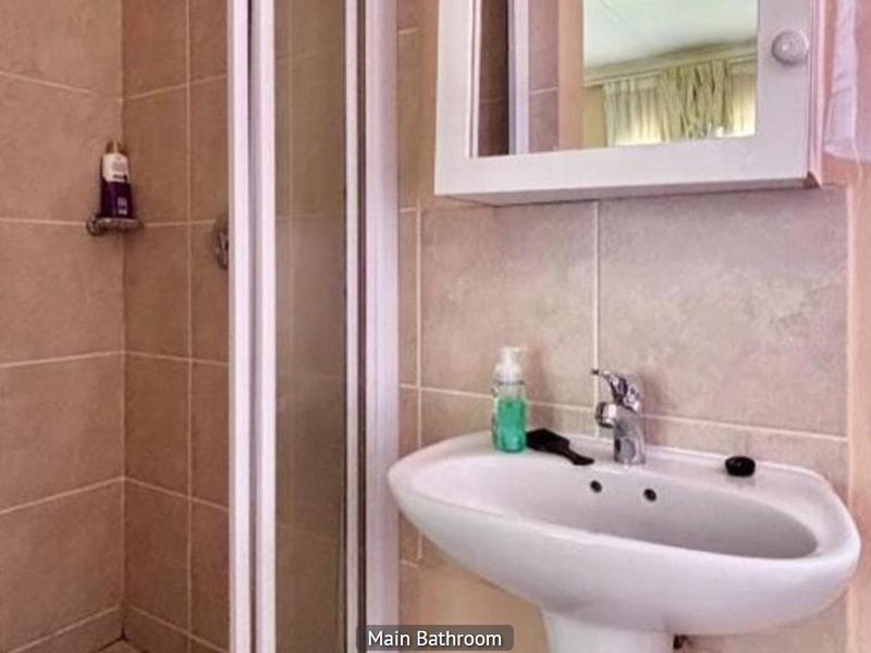 3 Bedroom House for Sale in Blue Hills - Photo 7