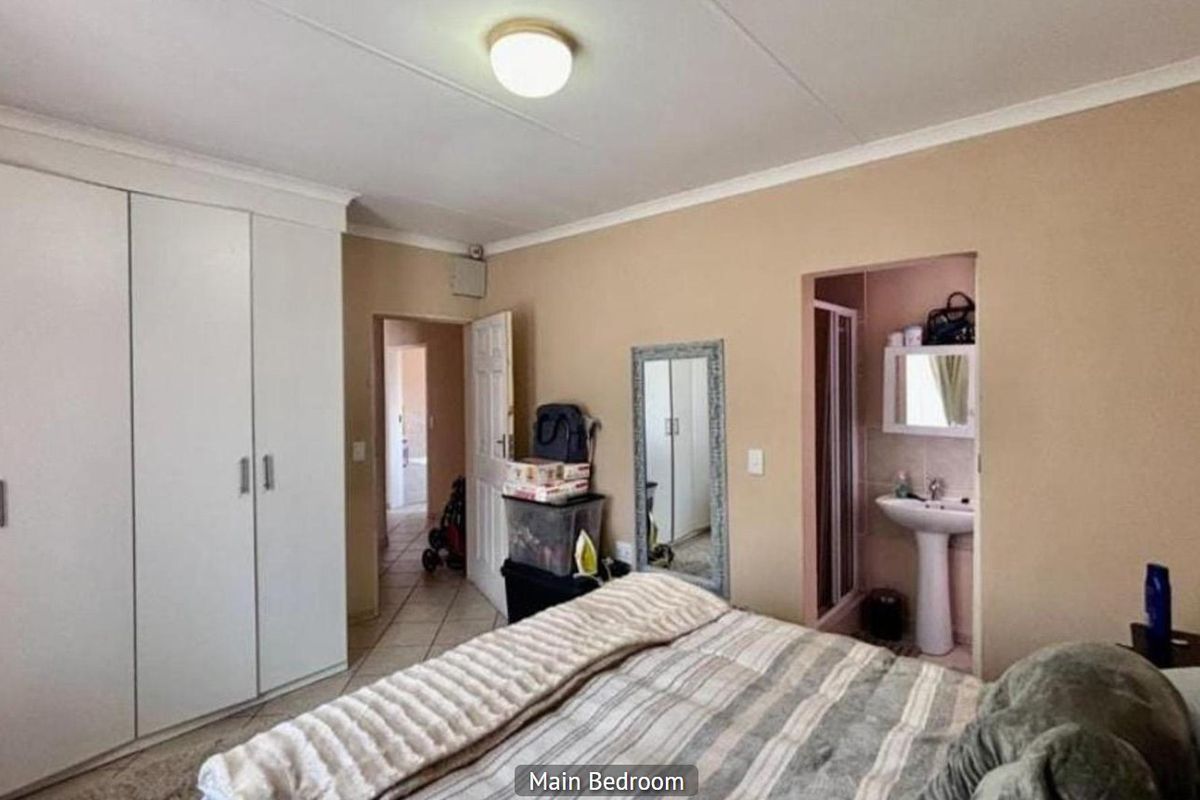 3 Bedroom House for Sale in Blue Hills - Photo 5