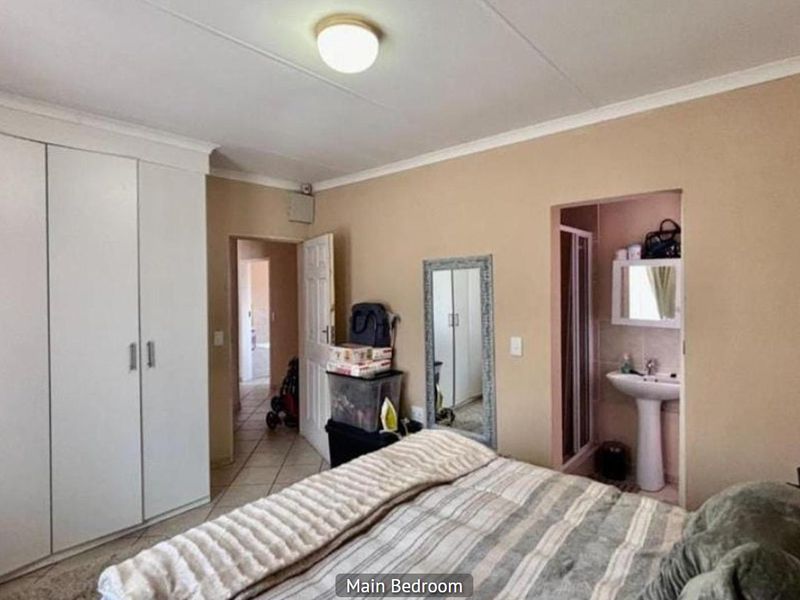 3 Bedroom House for Sale in Blue Hills - Photo 5