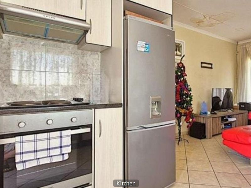 3 Bedroom House for Sale in Blue Hills - Photo 3